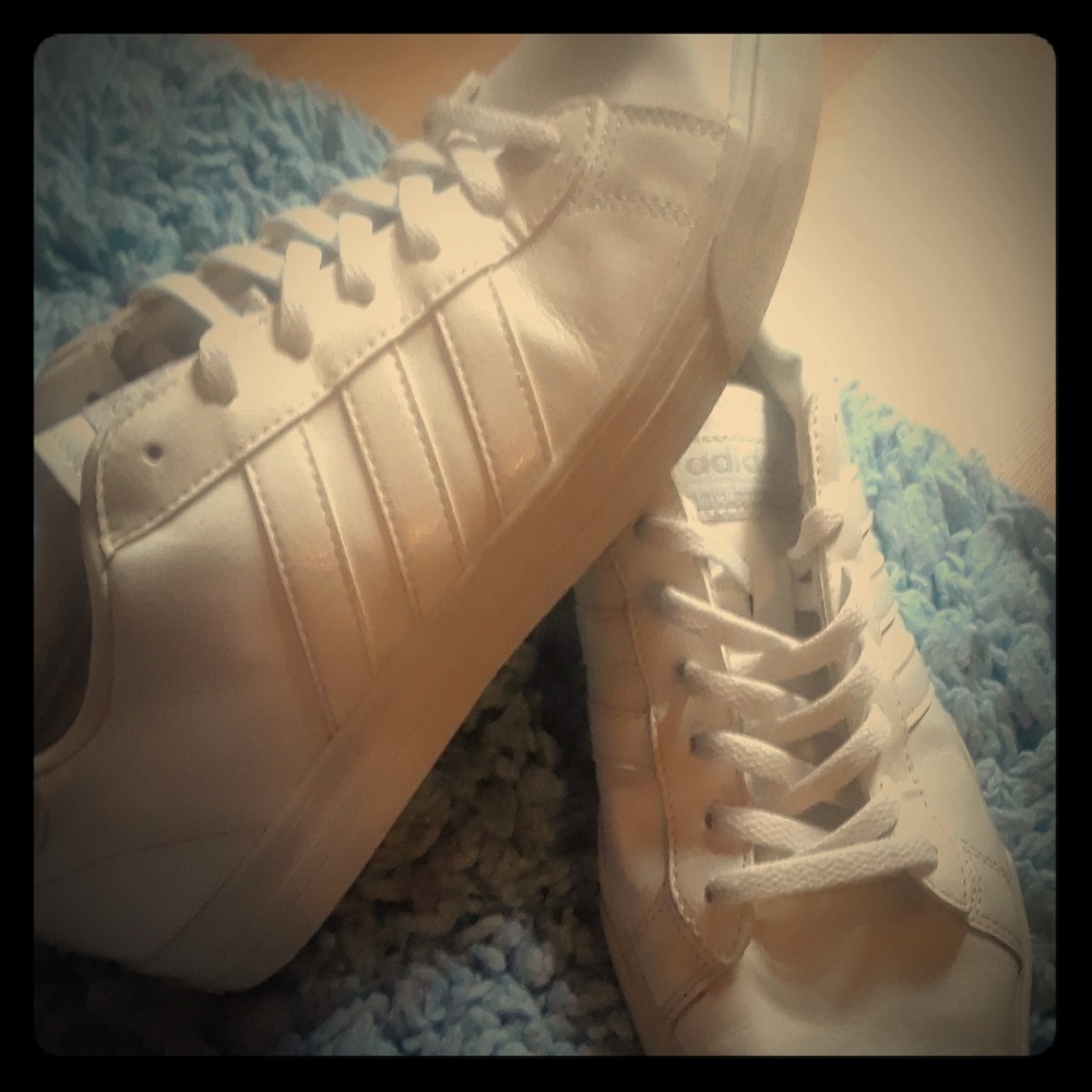 White Adidas sneaks